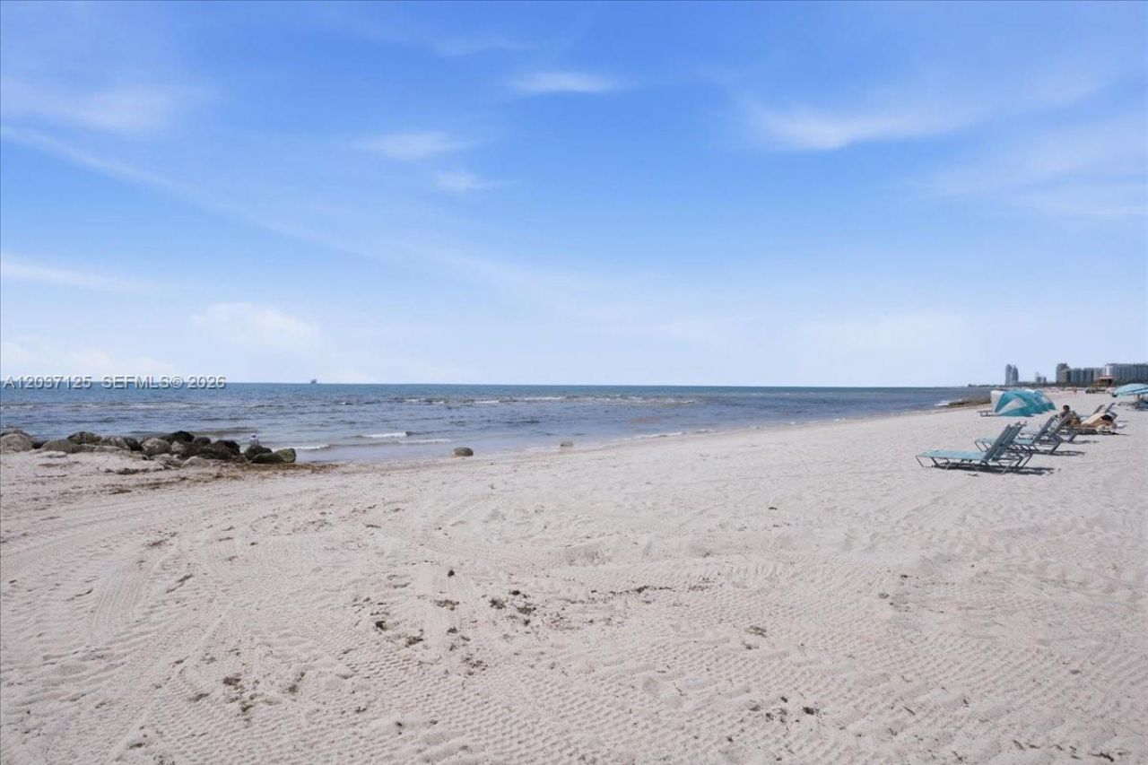 2899 Collins Ave , Unit 1022, Miami Beach, FL 33140 Photo