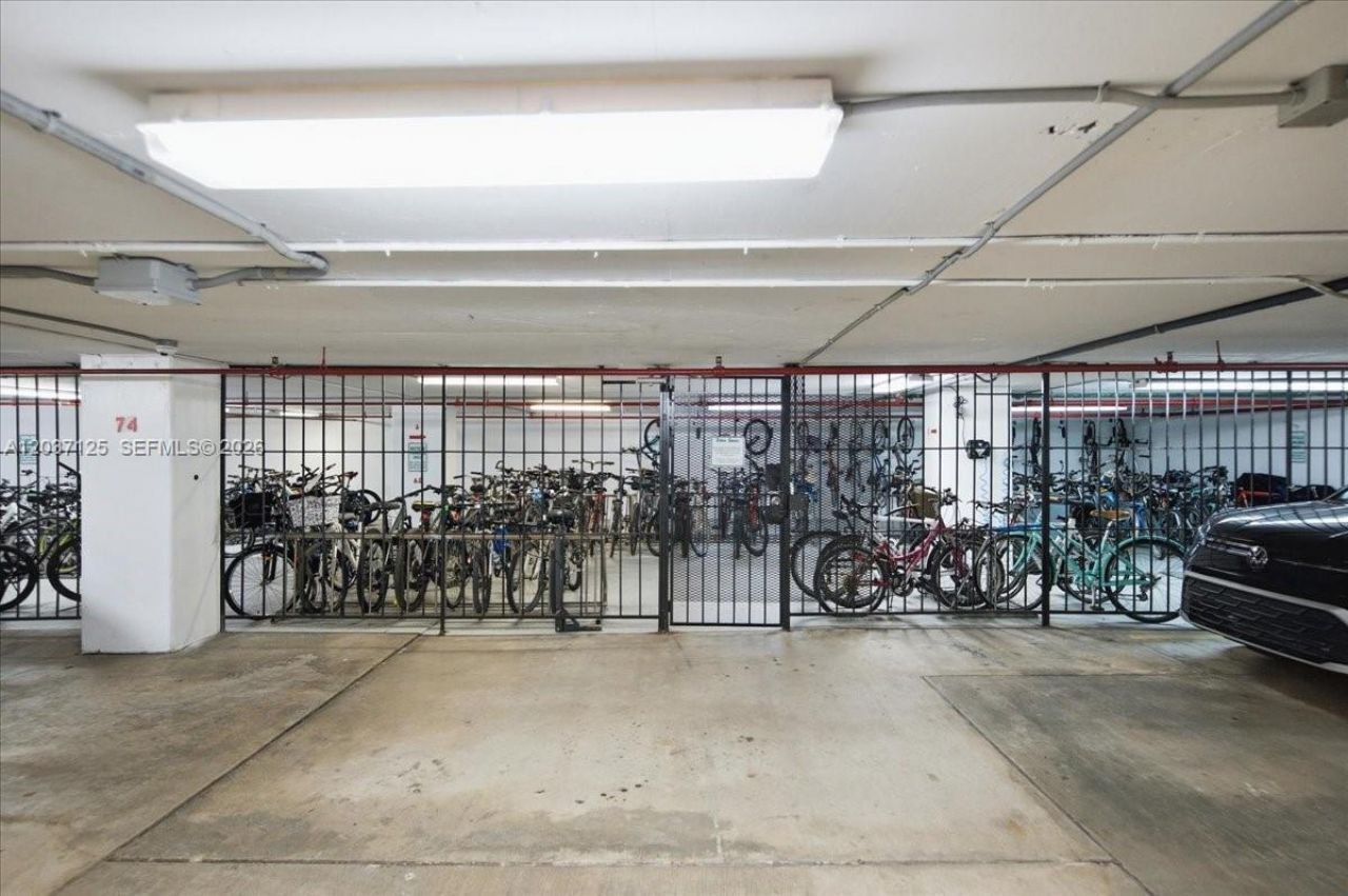 2899 Collins Ave , Unit 1022, Miami Beach, FL 33140 Photo