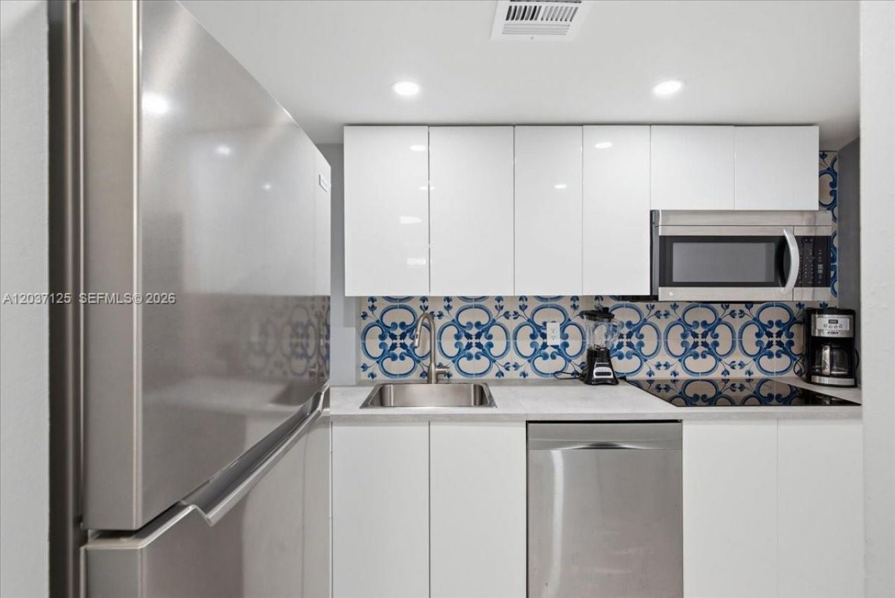 2899 Collins Ave , Unit 1022, Miami Beach, FL 33140 Photo