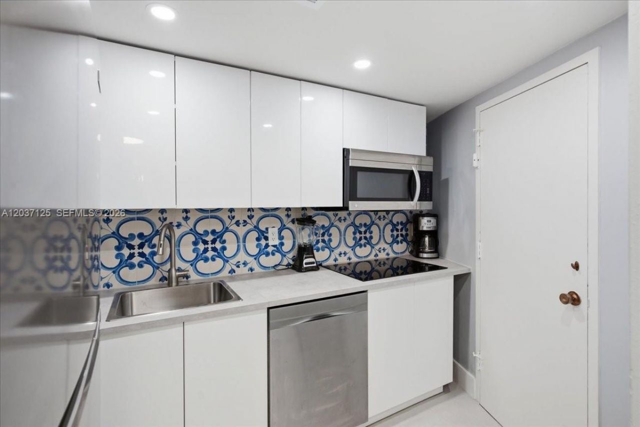 2899 Collins Ave , Unit 1022, Miami Beach, FL 33140 Photo