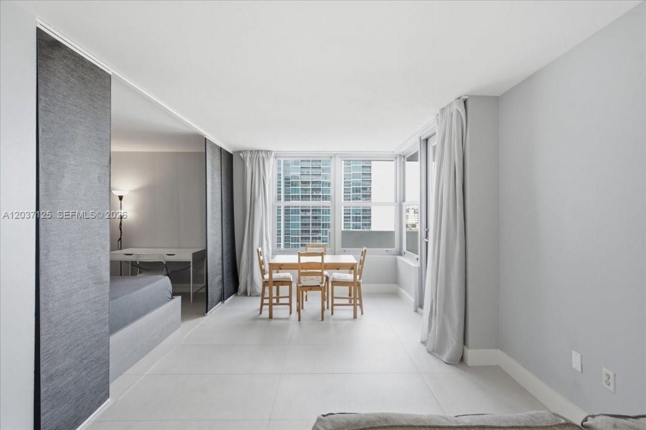 2899 Collins Ave , Unit 1022, Miami Beach, FL 33140 Photo