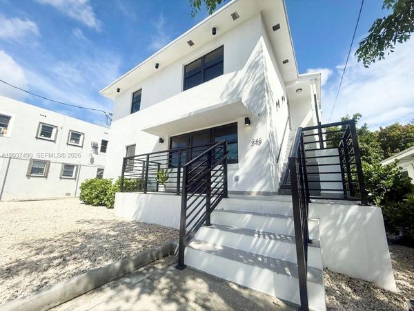 243 NW 32nd St , Miami, FL 33127