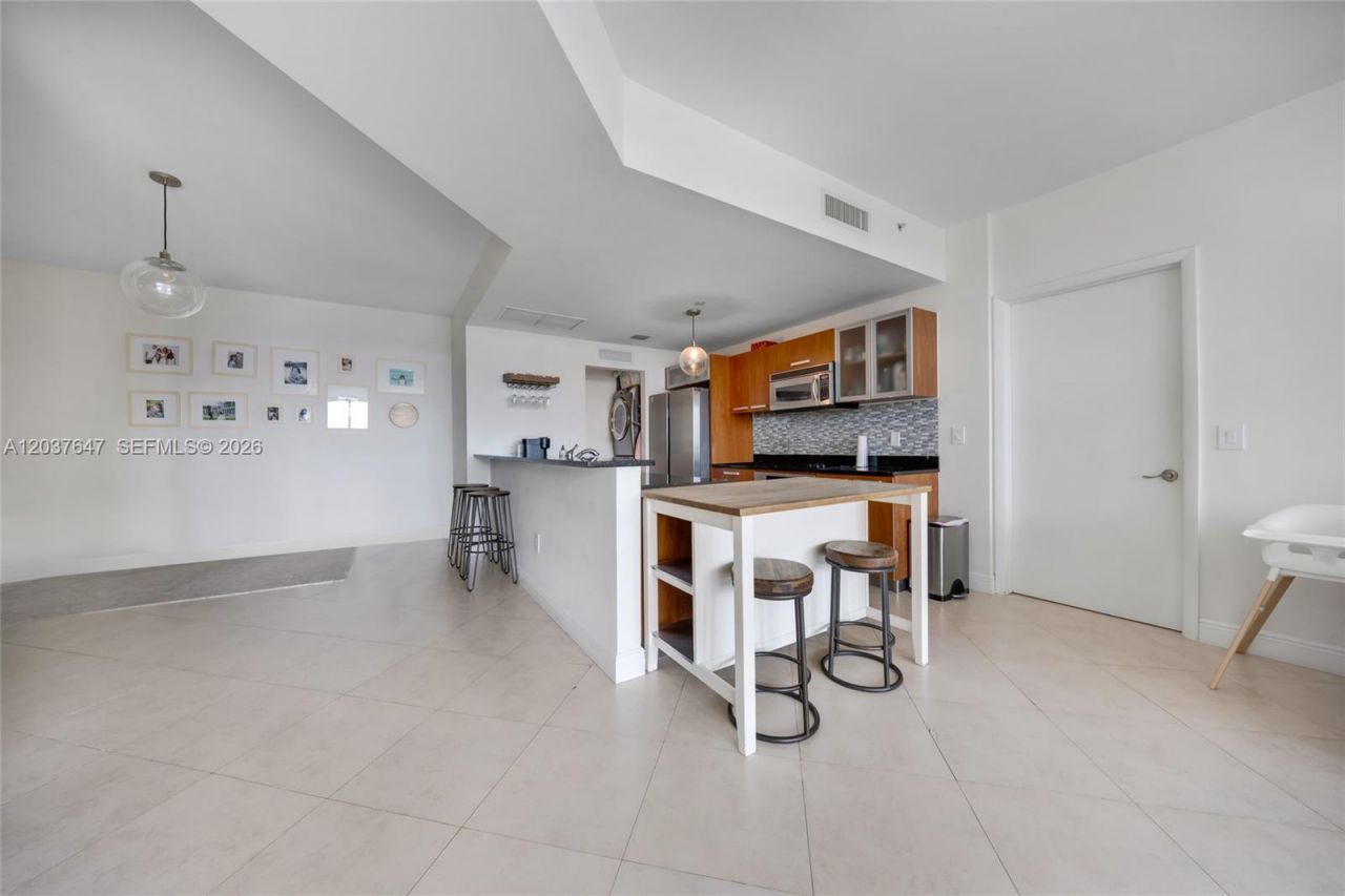 3131 NE 188th St , Unit 2-506, Aventura, FL 33180 Photo