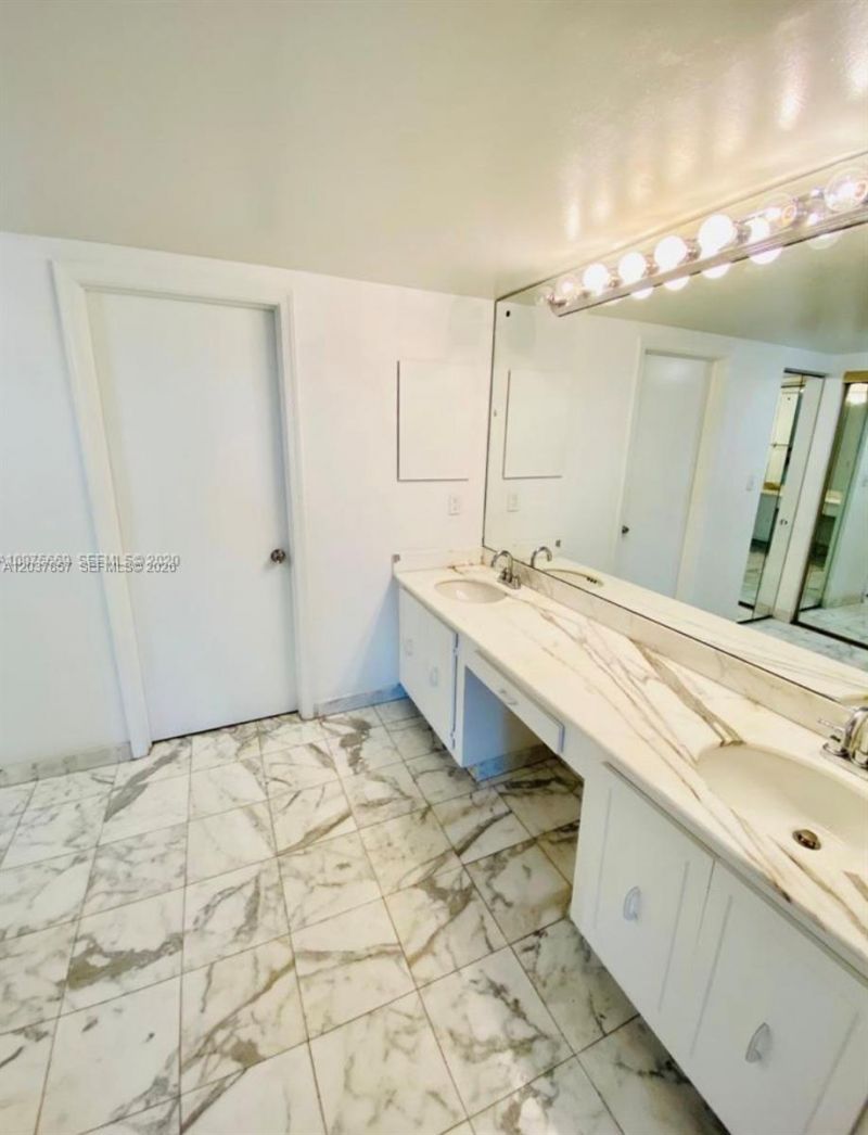 155 Ocean Lane Dr, Unit 504, Key Biscayne, FL 33149 Photo