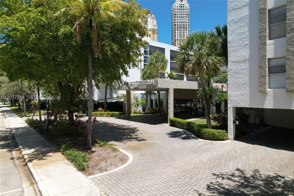 201 178th Dr , Unit 423, Sunny Isles Beach, FL 33160 Photo