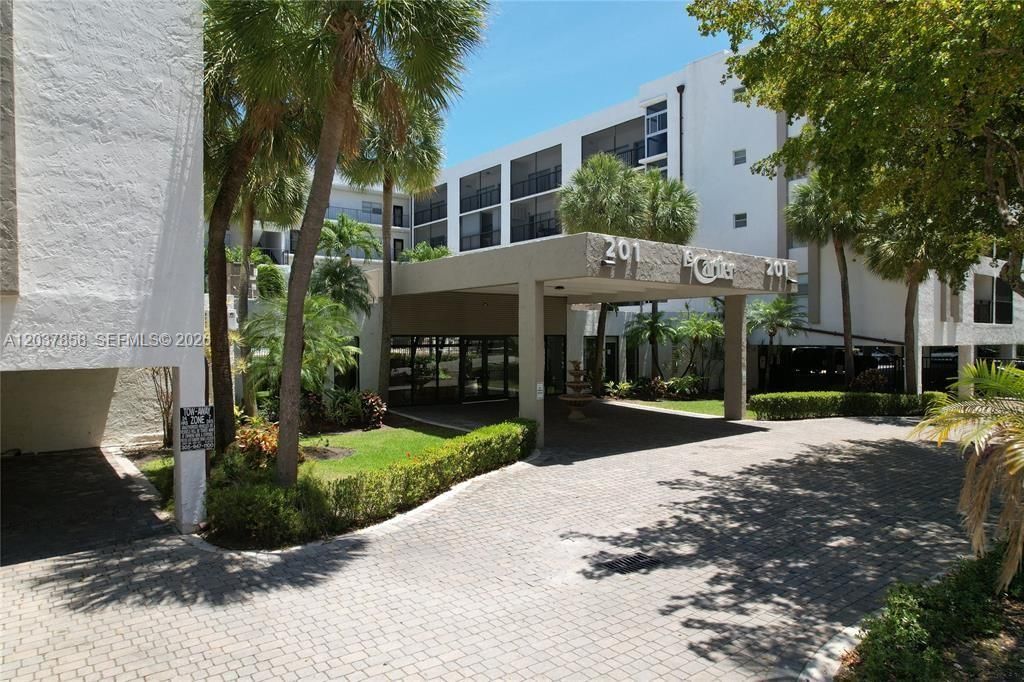 201 178th Dr , Unit 423, Sunny Isles Beach, FL 33160 Photo