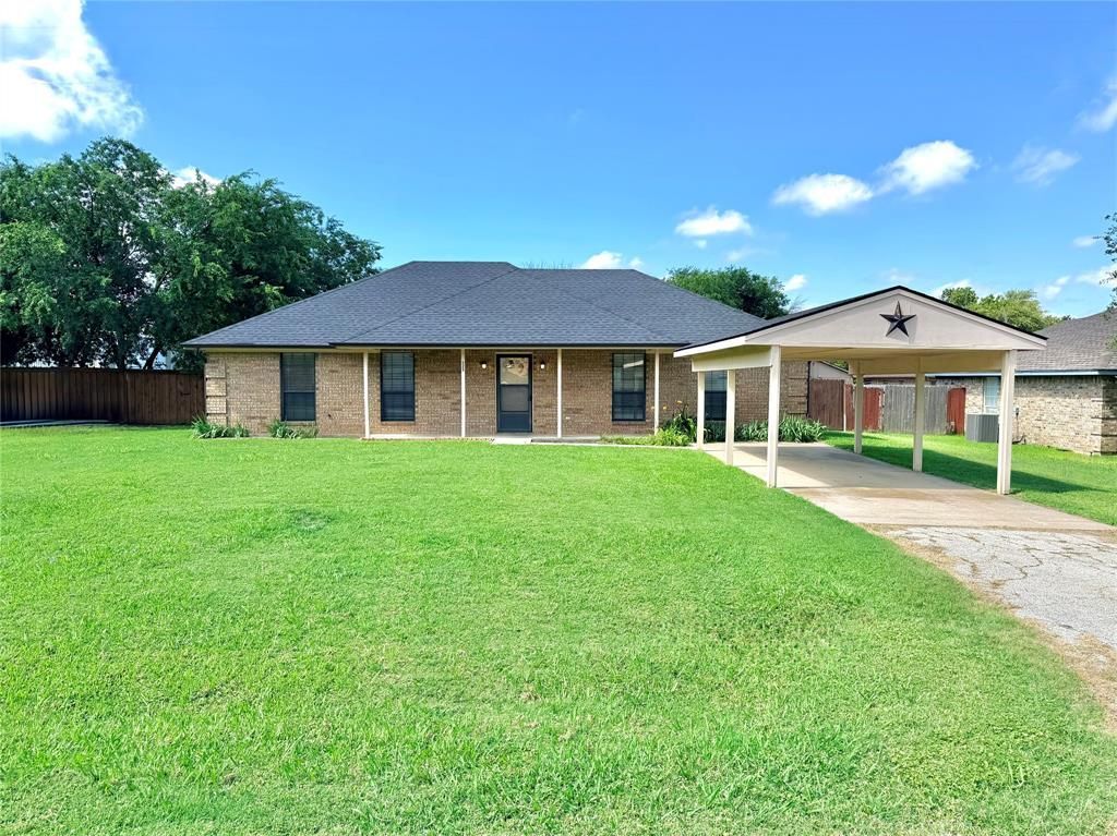 525 W Lloyd Street, Krum, TX 76249 Main Photo