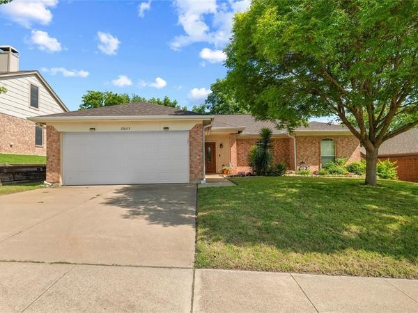 10609 Cobblestone Drive, Benbrook, TX 76126