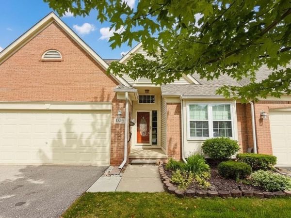 5492 Elmhurst Drive, Trenton, MI 48183