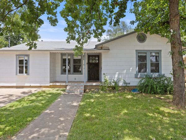 106 W Mulberry, Fredericksburg, TX 78624