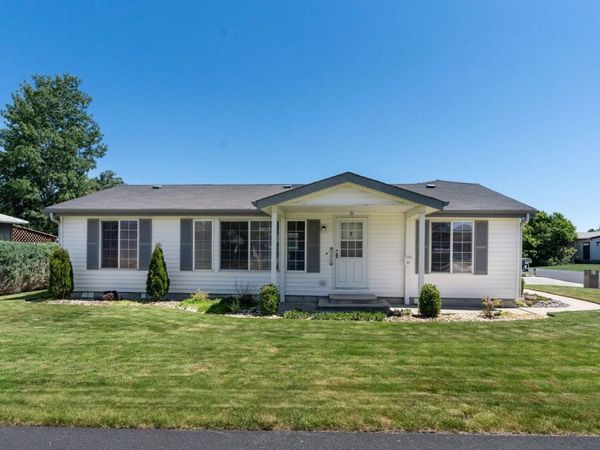 811 NE Paiute Court, Redmond, OR 97756