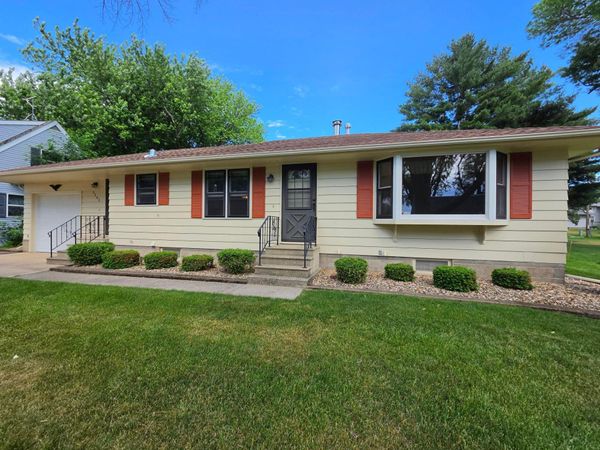 2202 Windsor Road , Albert Lea, MN 56007