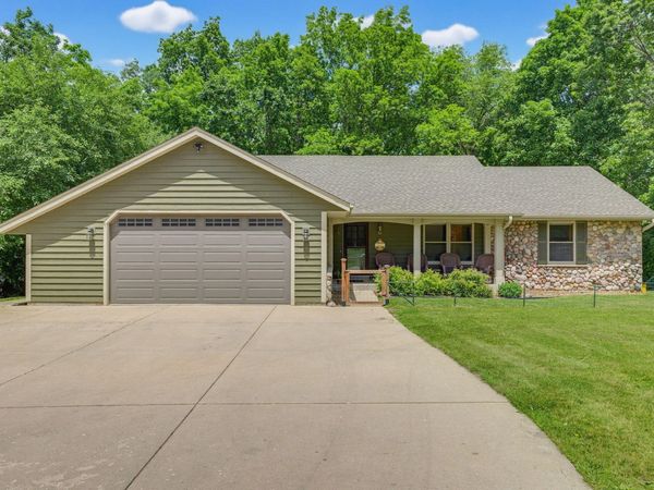 W276S4440 Elk Valley Ct, Waukesha, WI 53189