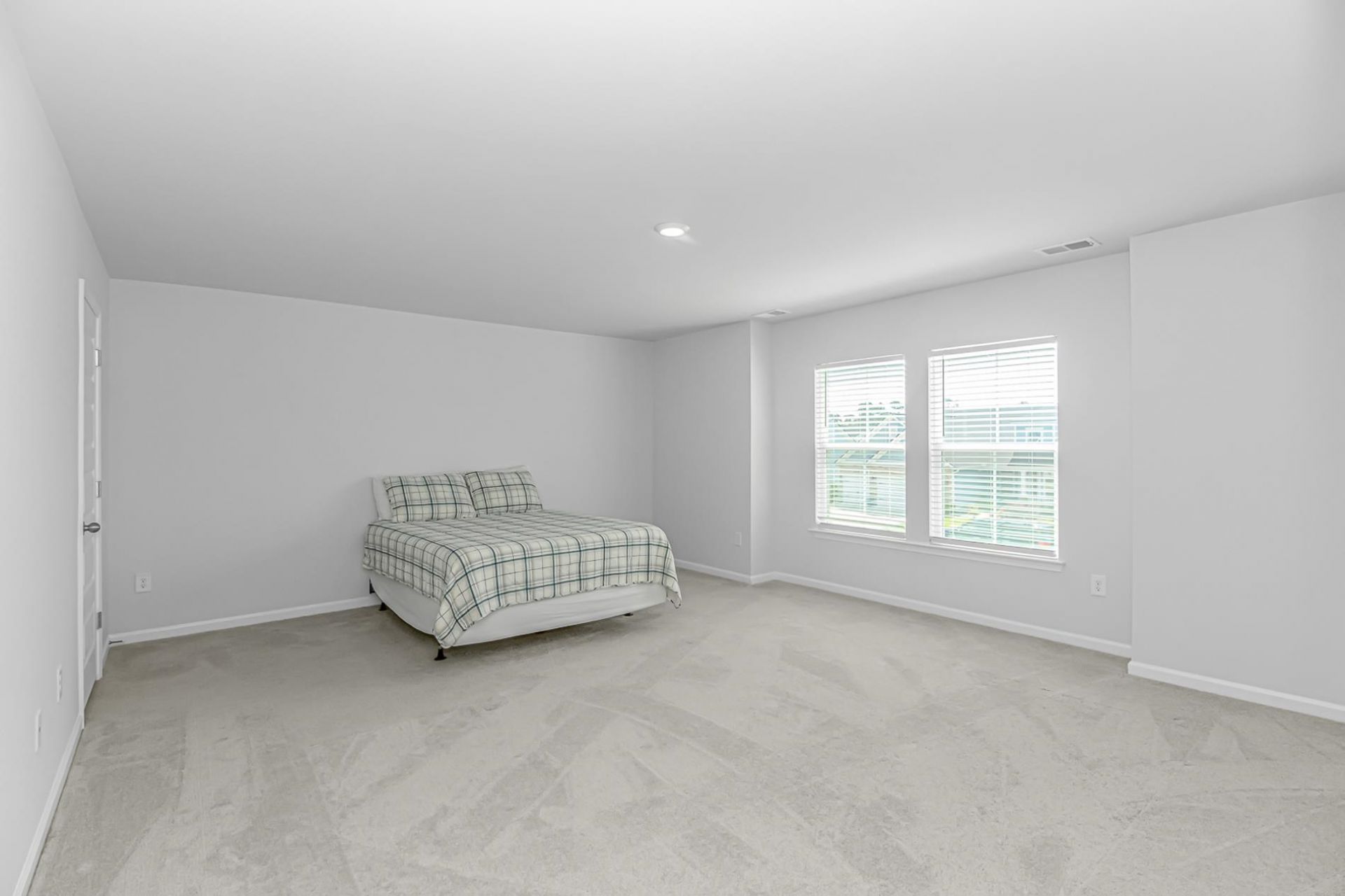 5709 Whitebark Dr. Photo 24