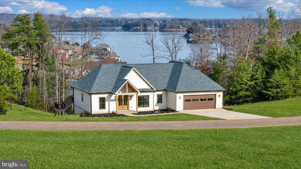 639 COMPASS COVE CIRCLE, MONETA, VA 24121