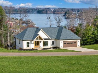 639 COMPASS COVE CIRCLE, MONETA, VA 24121