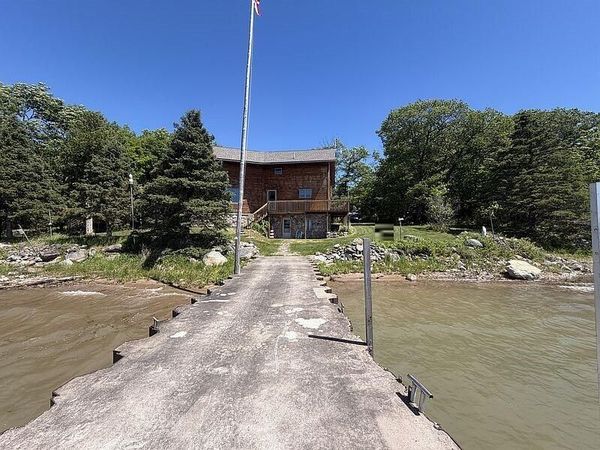 14784 S S. Rue Des Roches, Barbeau, MI 49710