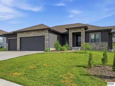 10215 Pintail Drive, Papillion, NE 68046