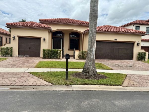 8711 NW 41st St , Cooper City, FL 33024