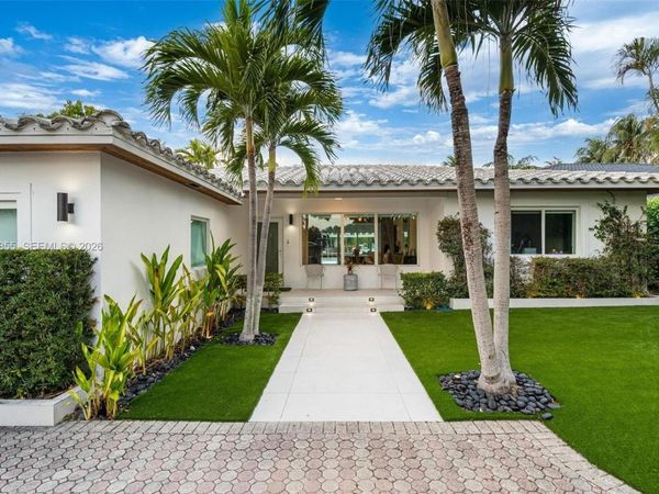 1835 Daytonia Rd , Miami Beach, FL 33141
