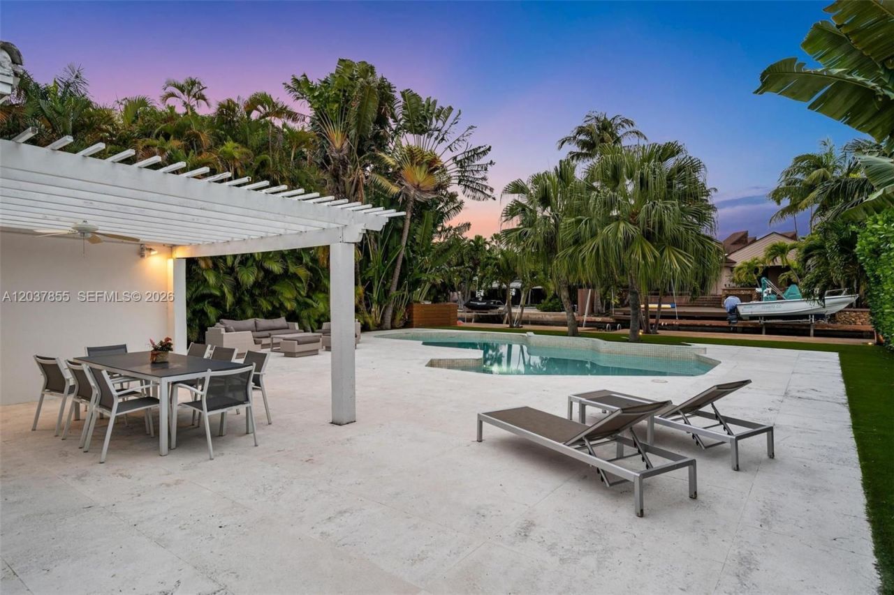 1835 Daytonia Rd , Miami Beach, FL 33141 Photo