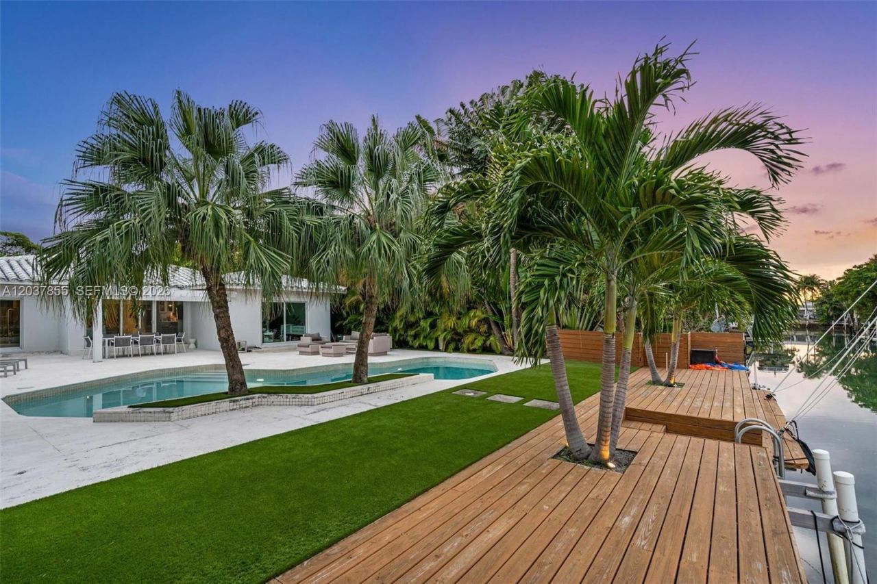 1835 Daytonia Rd , Miami Beach, FL 33141 Photo