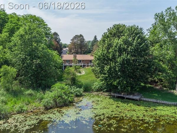 1101 S Lake Valley Drive, Fenton Twp, MI 48430