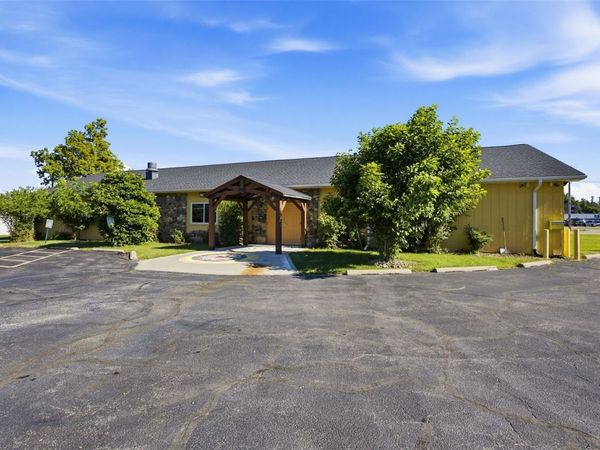 1700 Naoma Drive SW, Cedar Rapids, IA 52404