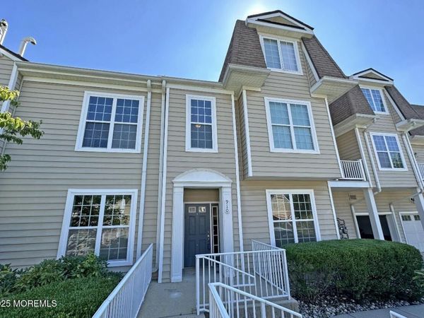 910 Abby Road, Middletown, NJ 07748