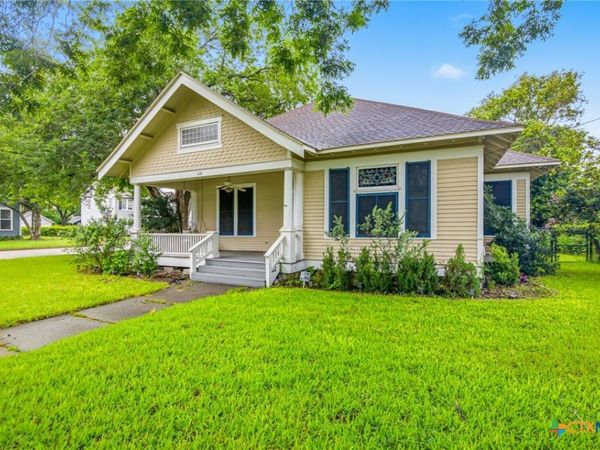 108 W San Antonio Street , Victoria, TX 77901
