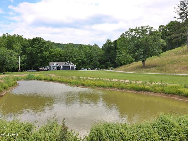301 Lowin Fields Pvt Rd, Winfield, TN 37892