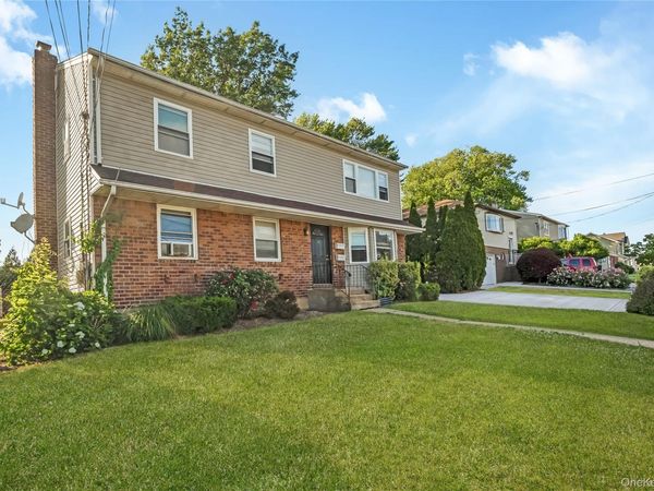 28 Baldwin Street , Farmingdale, NY 11735