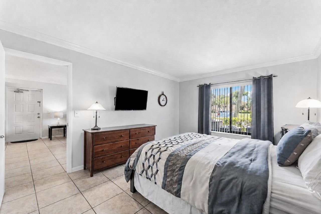 1108 Green Pine Boulevard, Unit E1, West Palm Beach, FL 33409 Photo