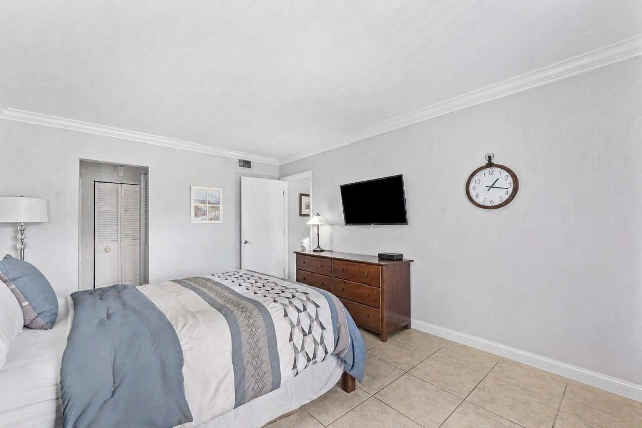 1108 Green Pine Boulevard, Unit E1, West Palm Beach, FL 33409 Photo