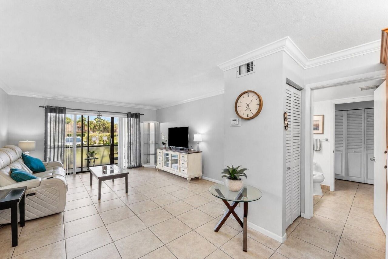 1108 Green Pine Boulevard, Unit E1, West Palm Beach, FL 33409 Photo