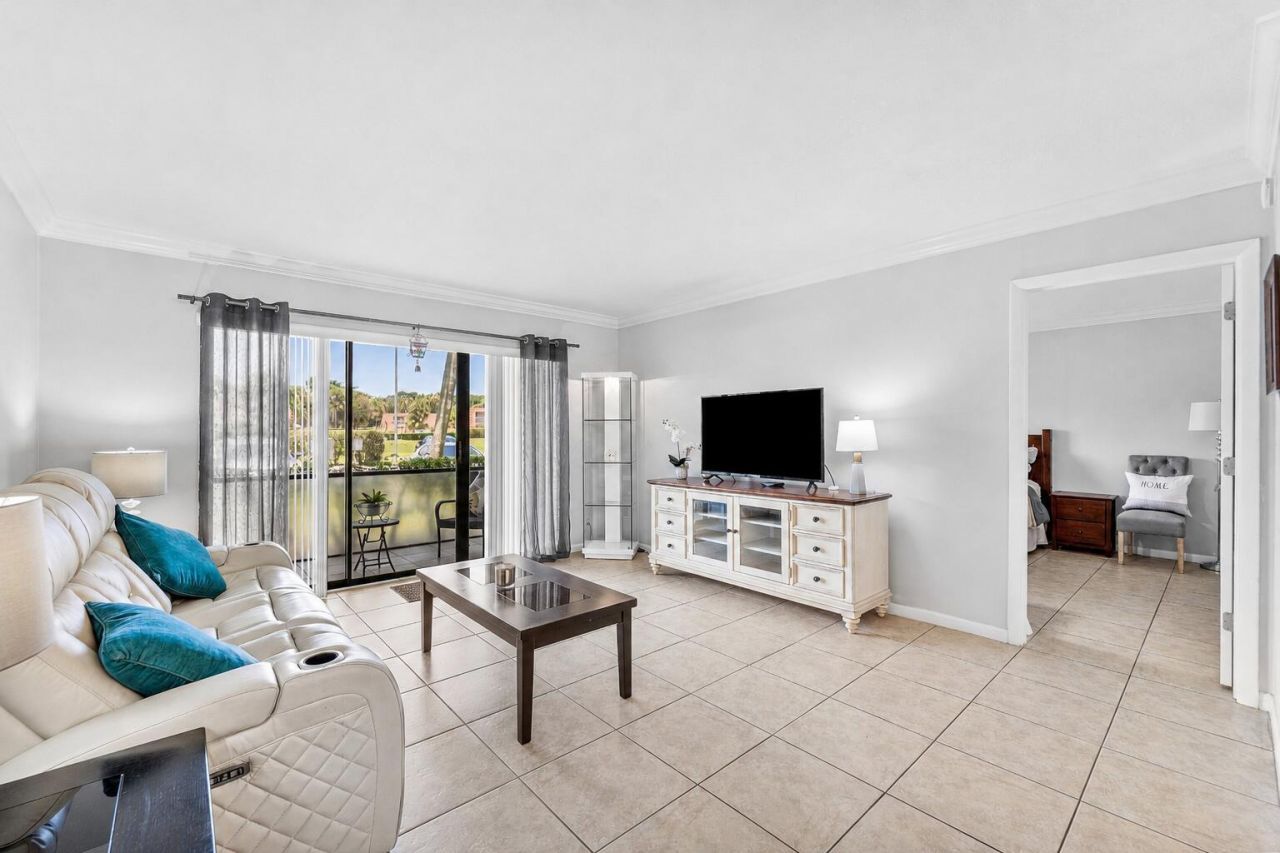 1108 Green Pine Boulevard, Unit E1, West Palm Beach, FL 33409 Photo