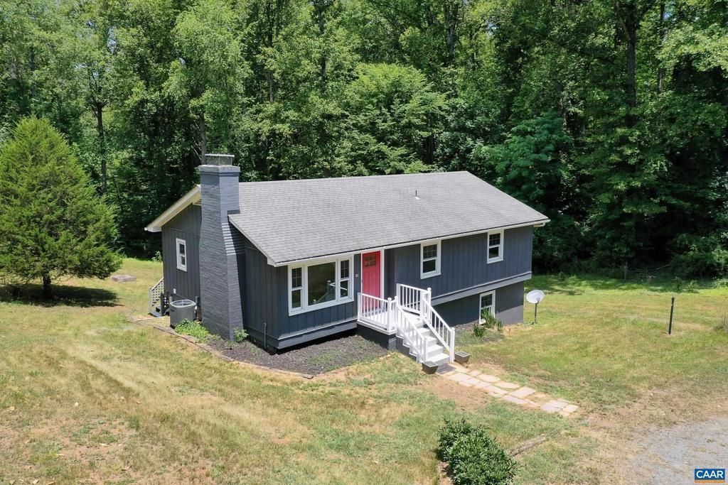 3272 Horseshoe Bend Rd, Charlottesville, VA 22901 Main Photo