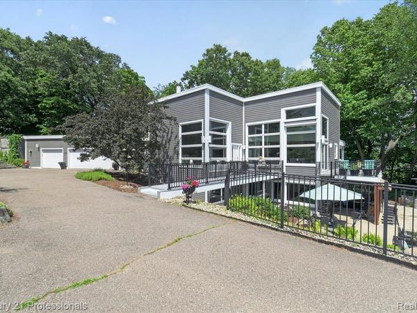 5255 Oak Hill Trail N, Commerce Twp, MI 48382