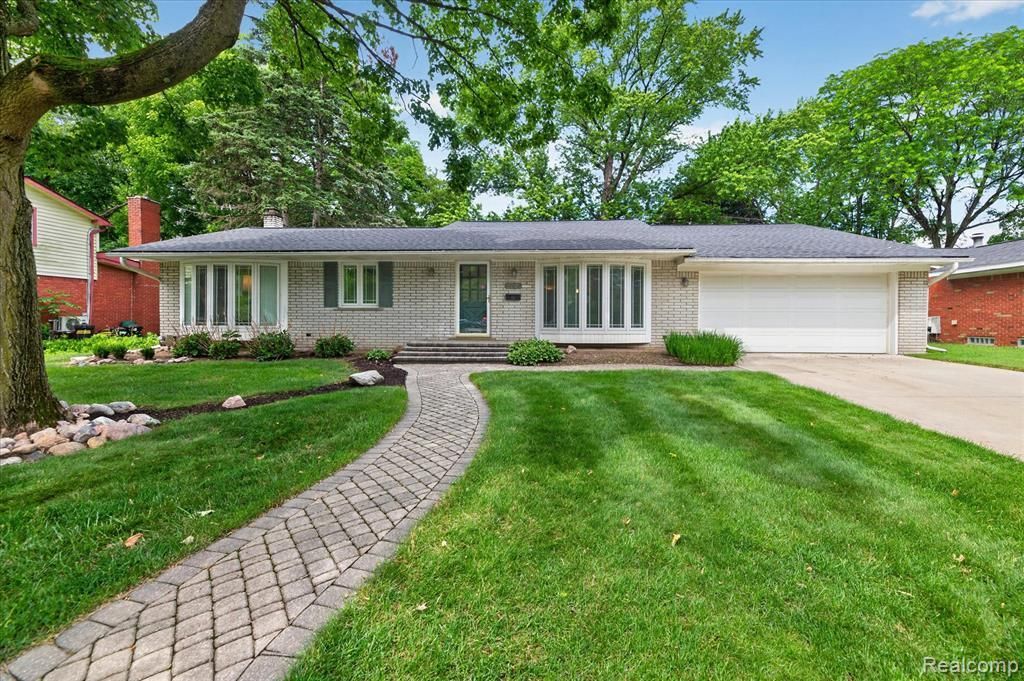 16927 Farmington Road, Livonia, MI 48154 Main Photo