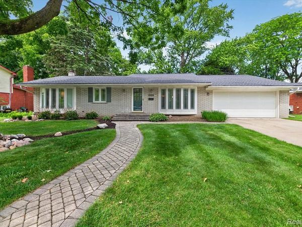 16927 Farmington Road, Livonia, MI 48154