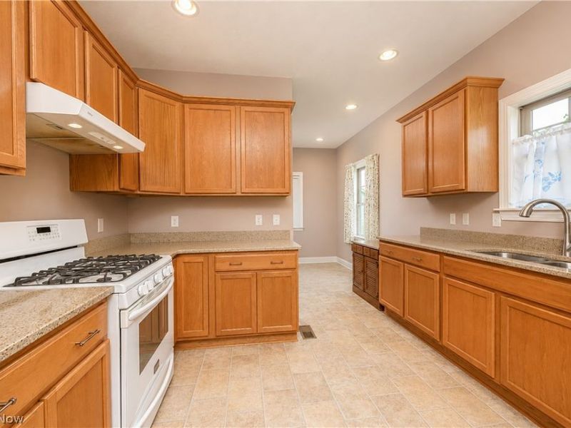 6981 Emerald Cove Avenue NW, Canal Fulton, OH 44614 Photo 5