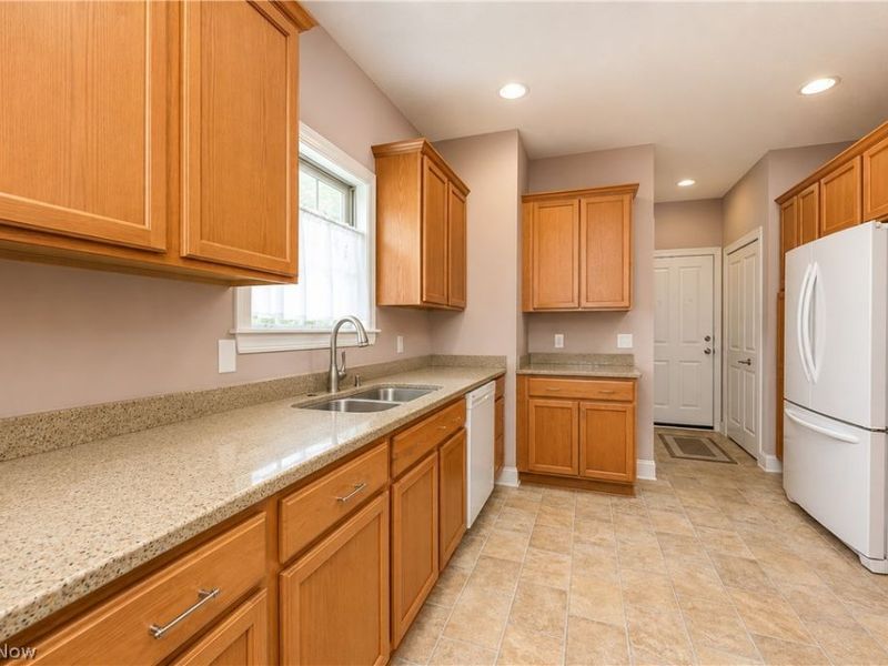 6981 Emerald Cove Avenue NW, Canal Fulton, OH 44614 Photo 7