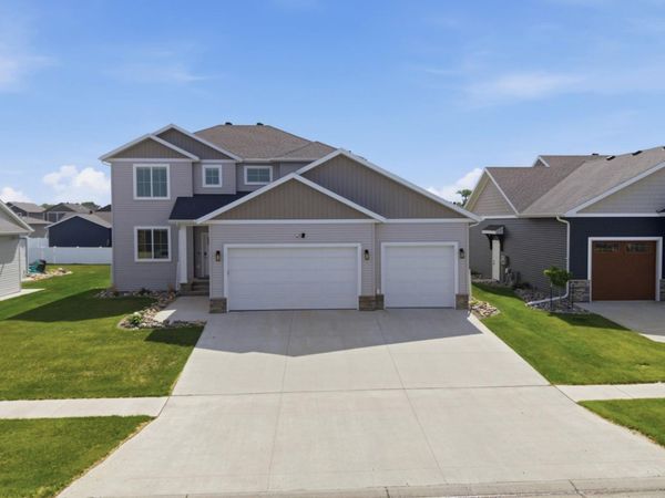 8850 Meadowlark Parkway , Horace, ND 58047