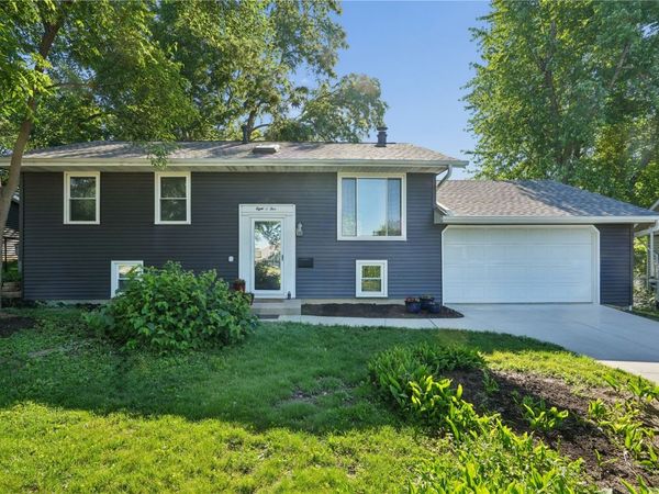 805 Pawnee Drive NW, Cedar Rapids, IA 52405