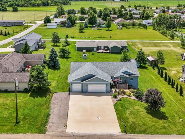 1214 E 13th Street , Vinton, IA 52349