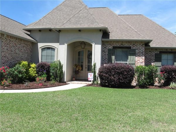 320 DE ZAIRE Drive , Madisonville, LA 70447