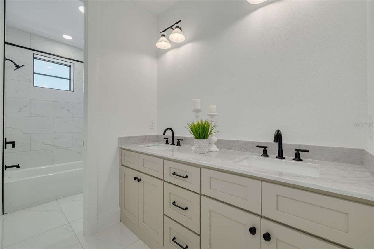 520 48th Avenue N, Saint Petersburg, FL 33703 Photo