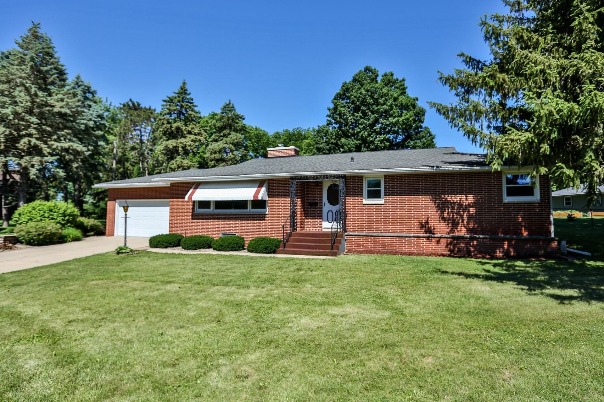 2511 Sunny Ridge Court, Monroe, WI 53566 Main Photo