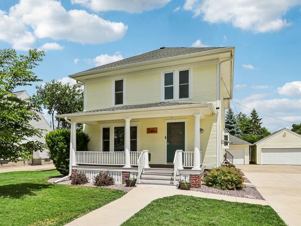 1401 Oakland Avenue, Janesville, WI 53545
