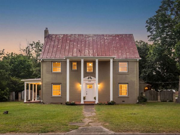 948 Maple ST , Lockhart, TX 78644